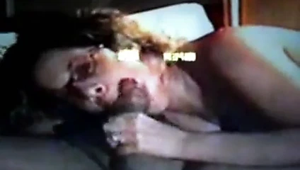 Şişman adamı yemek ve sürmek