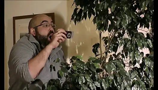 Genç kız birkaç büyük yarakla götünü çifte siktiriyor