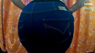 Huge ass vs jeans