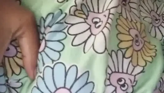 18+ üniversiteli kız büyük göğüsleri ve ıslak Sri Lankalı yerel ile ilk kez musterbate oluyor
