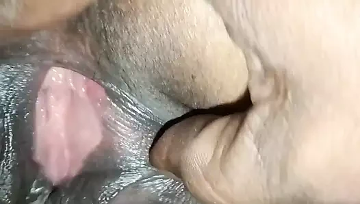 Koca Hintli hamile karısını parmaklıyor