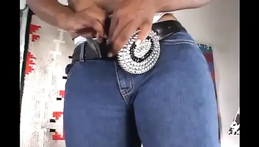 Büyük memeli zenci büyük beyaz yarakla sert sikiliyor