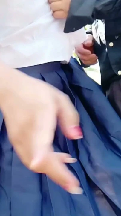 18 yaşındaki öğrenci herkesin içinde yabancıyla sikişiyor | Klip 1