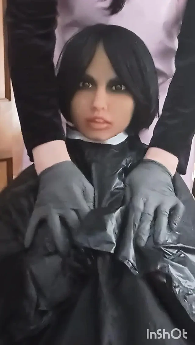 Salon pelerinin çifte özelliği, Julia'nın en sevdiği pelerinler + kısa burunlar ve orgazm