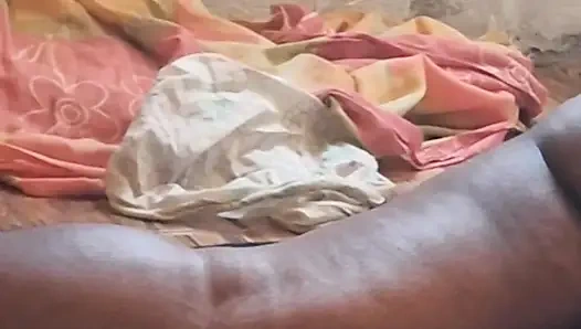 Üvey oğlum üvey kızımın üvey annesinin büyük götünü sikmek istiyor