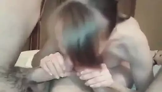 Kız ile küçük sarkık memeler oral seks 2dick