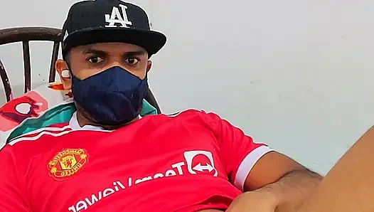 Büyük yarak mastürbasyon yapıyor