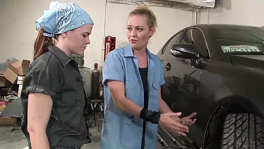 Ariel Stonem ve Daisy Layne, açık havada lezbiyen sahnesi