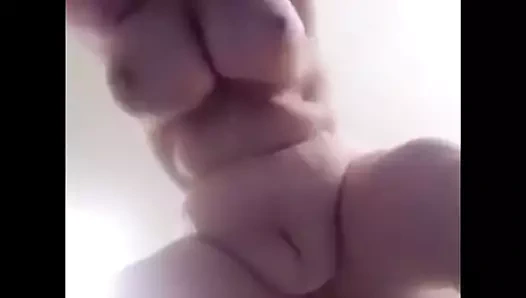 Hiroi iri güzel kadın