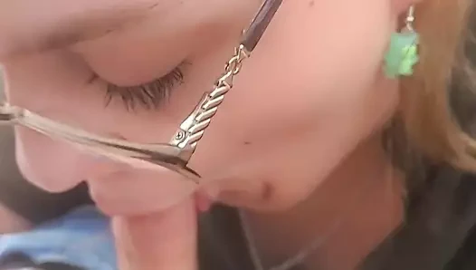 Halka açık doğa derlemesi 3! Herkesin içinde yarak emiyor ve boşaltıyor, sonra dışarıda sikişiyor