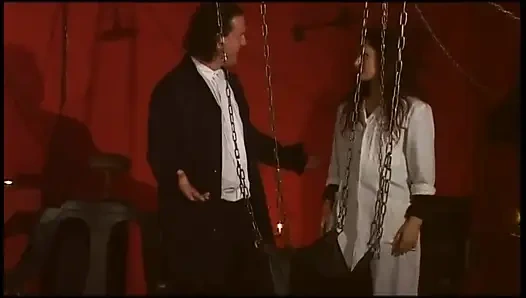 Büyük yarak Steve kıllı amcıklı banyoda üçlü sekse bayılıyor