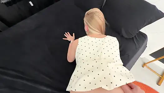 Sekreterim Sadece Benimle Seks Için. İlk Iş Gezisi Dudaklarina Boşalma Ile Sona Erdi