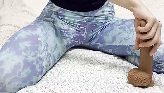 Kız tayt becerdin kendini ile bir yapay penis sonra bir egzersiz