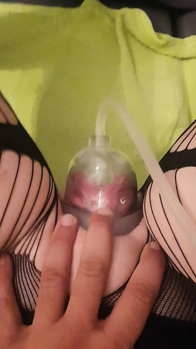 Gördüğüm en iyi ve en zor derin boğaz oral seks, burnunun xxx'i labia pompasıyla çok harika görünene kadar ağzını becerdiğini gördüm