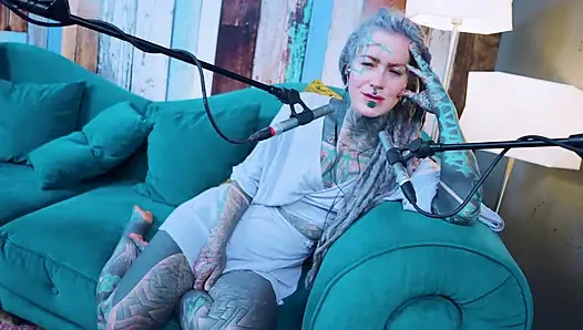 G - grattitude- asmr podcast sfw konuşuyor gotik sıska kız dreadlocks dövmeli model dövmeli kız