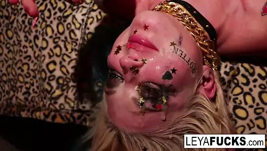 Whorley Quinn striptiz kulübünde bir ders öğretti