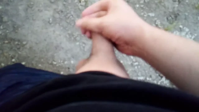 Boşalmaya ihtiyacım vardı, bu yüzden dışarıda yaptım