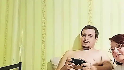 Üvey kız kardeşin meydan okuması oyunun ilk seviyesini geçti