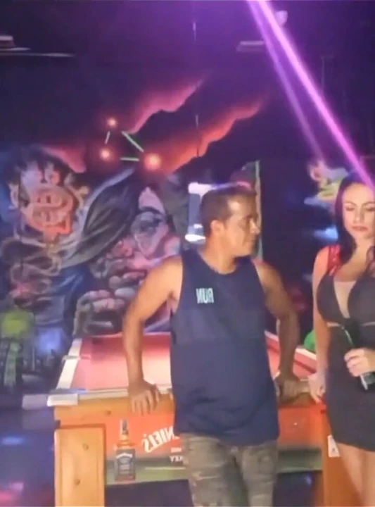 Sahne arkası fabinho sheer'ın tadını çıkarıyor
