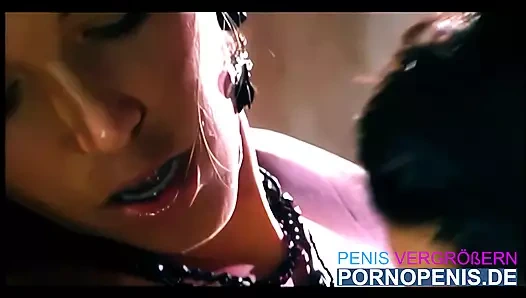 Lesbische Babes gehen mit einem Dildo ab