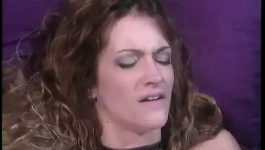 şehvetli model var vahşi ıslak üçlü üzerinde yatak