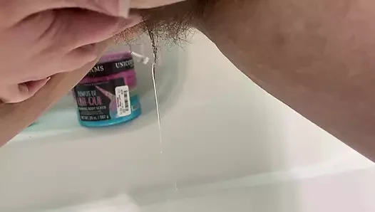 Thicc kraliçe ayakta işemek