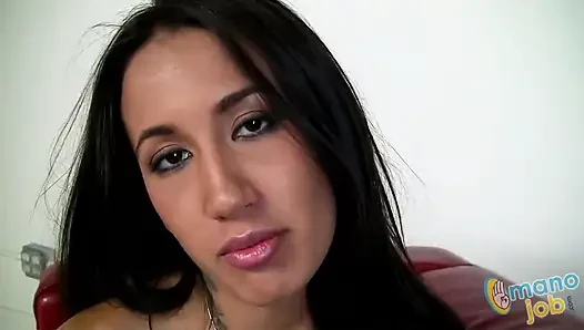 Amia Miley gibi sevimli, 18 yaşındaki kız nerede böyle şeyler yapmayı ve söylemenin nasıl olduğunu öğreniyor?