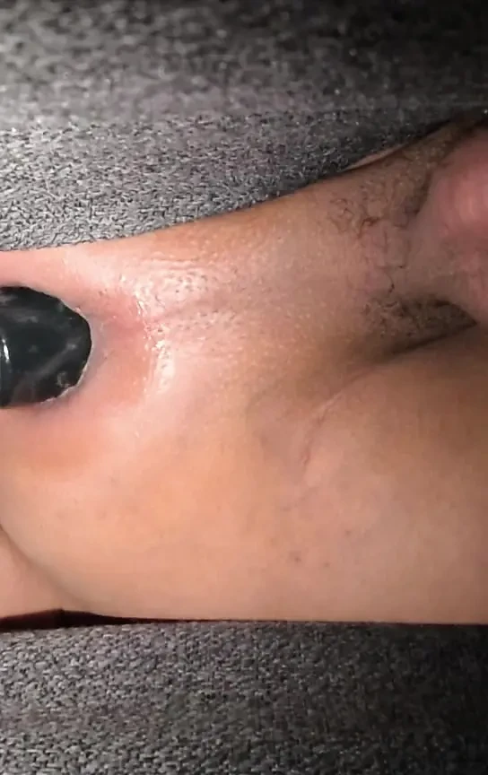 Tatlı sulu göt deliği sikilmeye hazırlanıyor