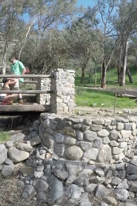 Mofos - yaramaz Jaclyn Taylor ateşli açık havada seks macerasında Gavin'i emiyor ve sikiyor