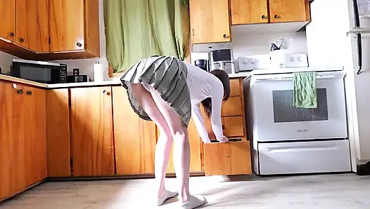 Stepdaughter gets STUCK, Stepdad helps (WARNING - Massive SQUIRTS)