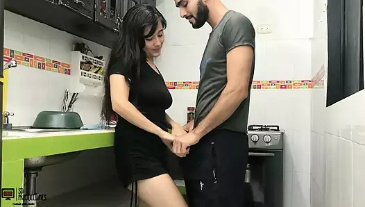 Zengin memeli latin üvey babasıyla sikişiyor - İngilizce porno