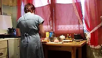 teyzemi mutfağında ziyaret ettim