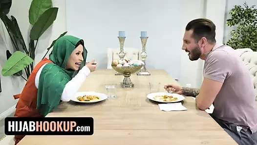 Tesettür seks - orta doğulu değişim öğrencisi sıkı amına üvey babası tarafından sikiliyor