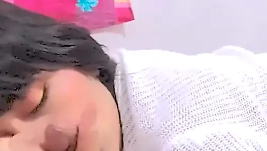 Ev yapımı Meksikalı esmer yarağı emiyor