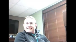 Adım baba ev ofisinde onun horoz yanıp söner