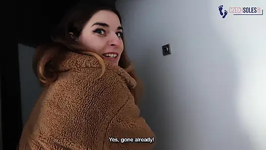 Yaramaz ayak arkadaşın bakış açısıyla ibadet ediyor