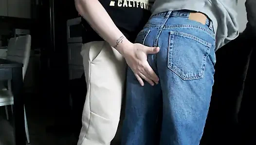 Amatør jævla og figerring kjæreste med blå jeans