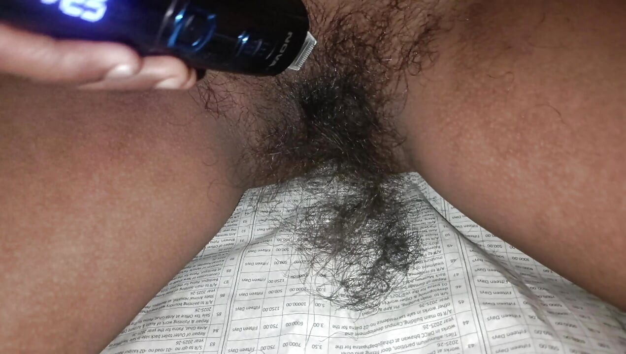 Remove The Pussy Hair of My Girl friend , Trimmed Pussy Hair