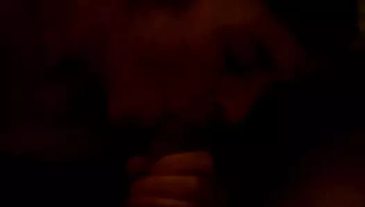 Olgun eş emme horoz içinde darked oda
