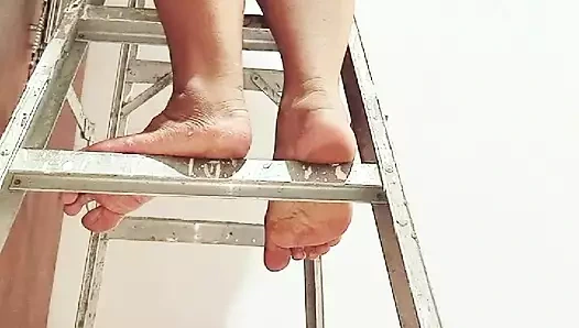 Tina anne kolombiyag.arra büyük siyah yarakla sikiliyor ve gırtlağına kadar alıyor