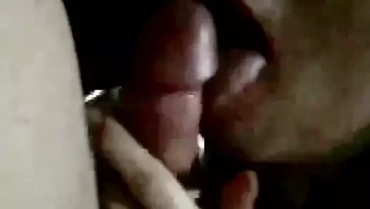 Japon olgun beyaz adam oral seks verir.