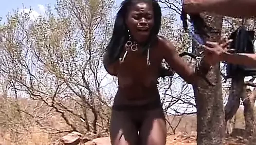 Alman zenci bomba bağlanıyor ve sert sikiliyor