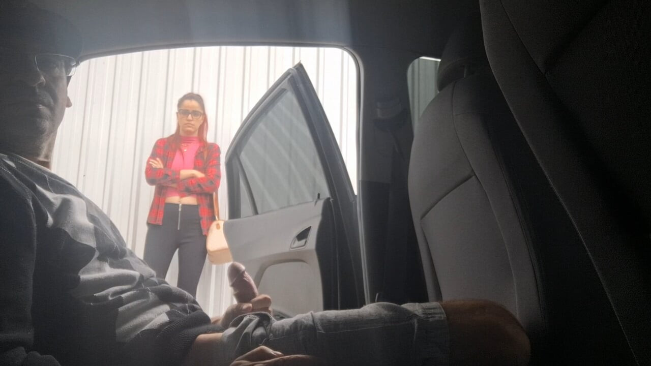 Herkesin içinde öğrenci için arabanın içinde riskli elle muamele.
