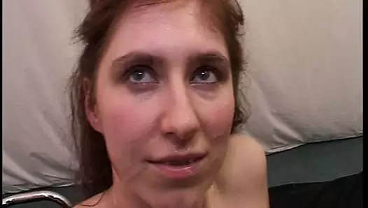 Sie ertrinkt im Sperma bei der Orgie