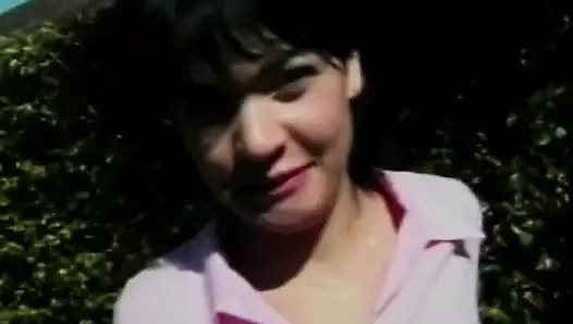 Anal piliç yüzüne boşalmadan önce sikini ağzına alıyor