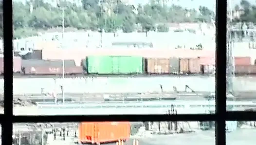 Büyük memeli esmer orta yaşlı seksi kadın yoğun masa sikişi seansı yapıyor