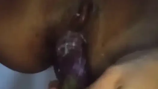 Sri Lankalı evli kadın amcık fışkırtıyor ve osuruyor