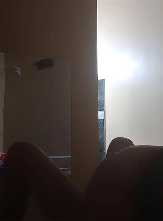 Beni çok güzel bir motelde tavlıyor.