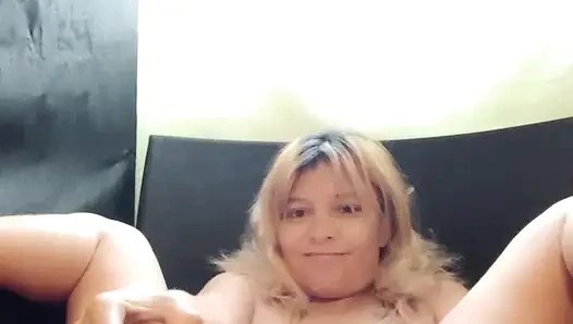 Çekici bekar kadın onun oyuncağı