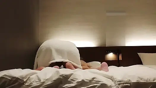 Sakso çekmeyi seven kız arkadaşımla kovboy kız pozisyonu elle muamele boşalması, seks amatör